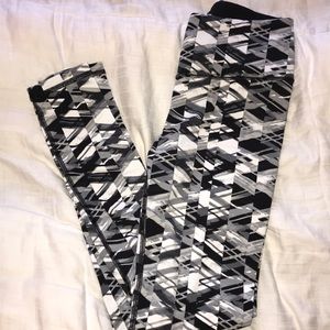 VICTORIA SECRET WORK OUT LEGGINGS